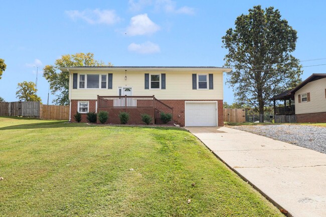 Photo - 130 Greenmeadow Ln