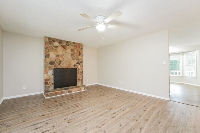 Photo - 2511 Nugget Dr SW