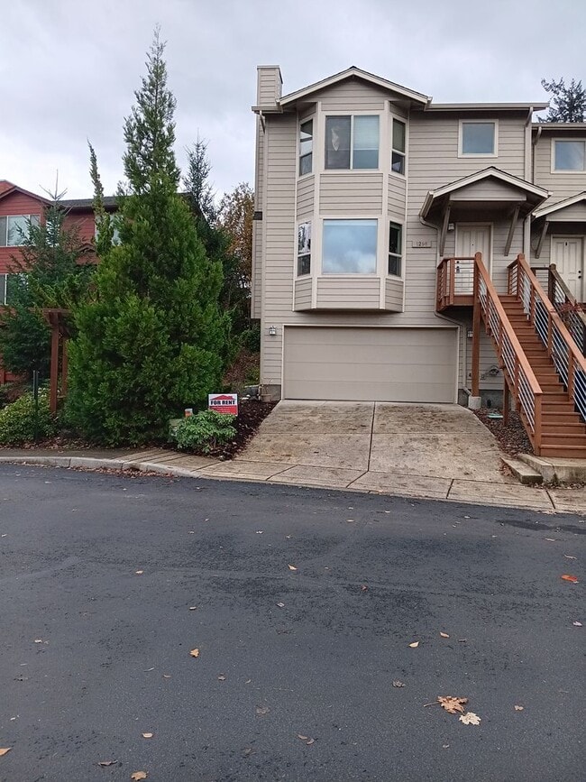 Building Photo - Beautiful Townhouse in West Salem is Ready...