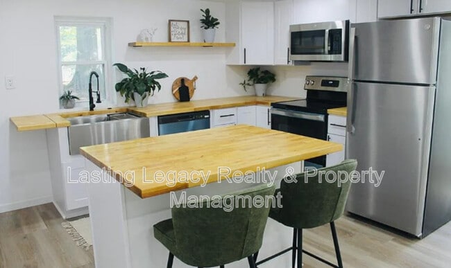 Photo - 275 Milling Rd
