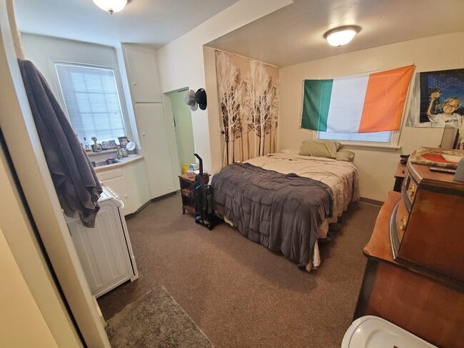 Photo - 1419 W Washington St Unit Studio bath-Kitchenette