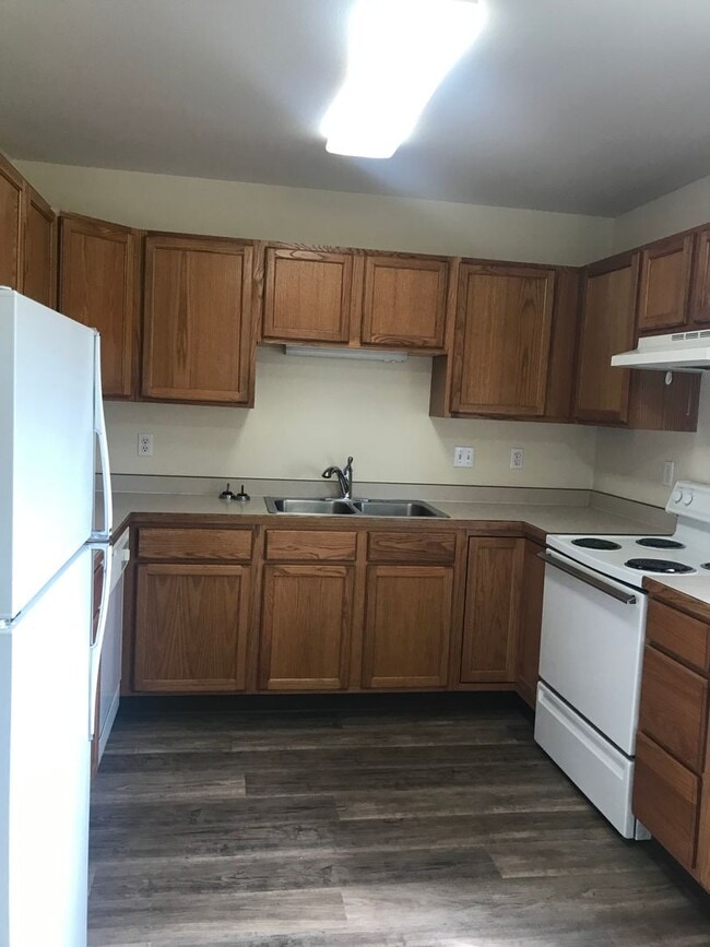 Newly renovated unit in 4-plex - Newly renovated unit in 4-plex House