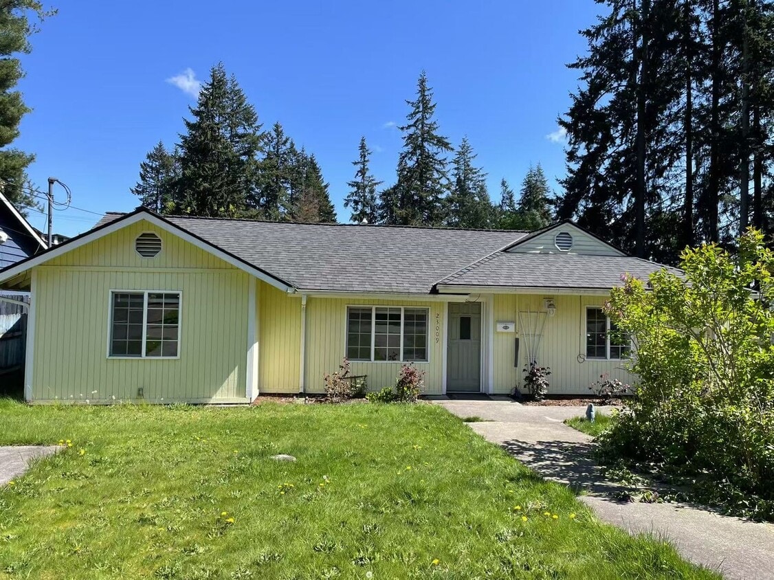 Nice 7-bed, 3-bath single family home in M... - Nice 7-bed, 3-bath single family home in M...