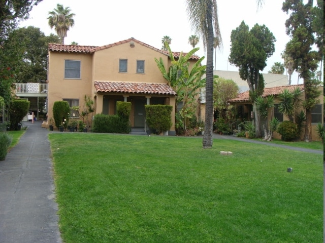 Photo - 5225-5271 De Longpre Ave