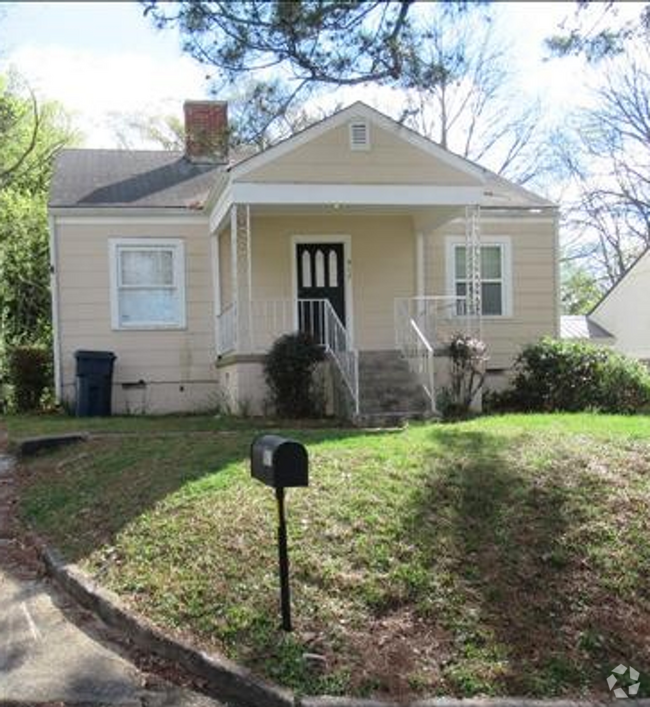 Building Photo - 2 Bedrooms and 1 Bath House