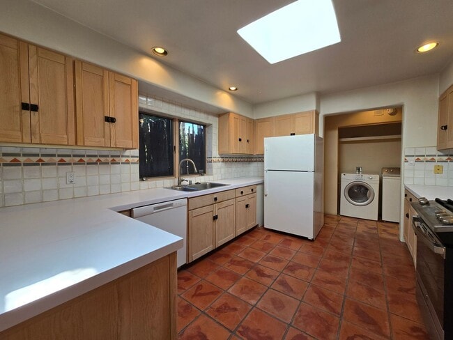 Photo - 570 1/2 Garcia St Unidad 1