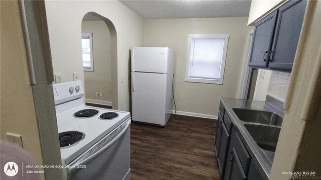 Photo - 2609 Lynhurst Ave