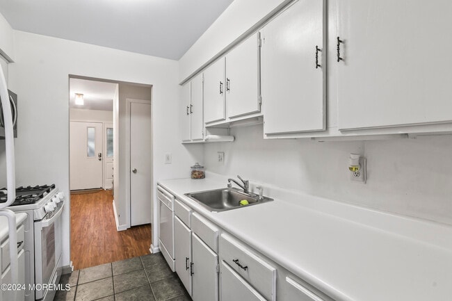 110 Bowne Ct