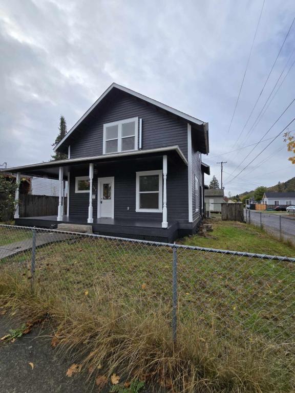 Photo - 205 SE Lane Ave