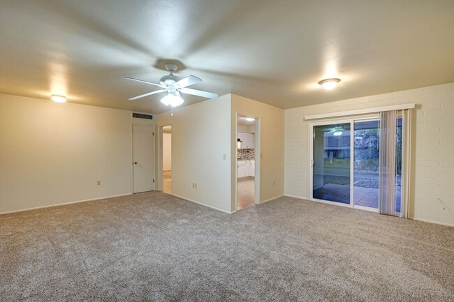 9951 W Clair Dr