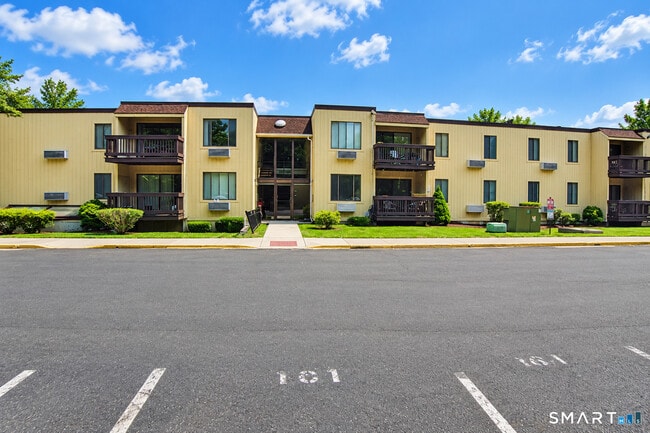 Building Photo - 175 Mill Pond Rd Unit 135