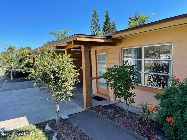 Building Photo - 2095 Pineapple Ave Unit 2