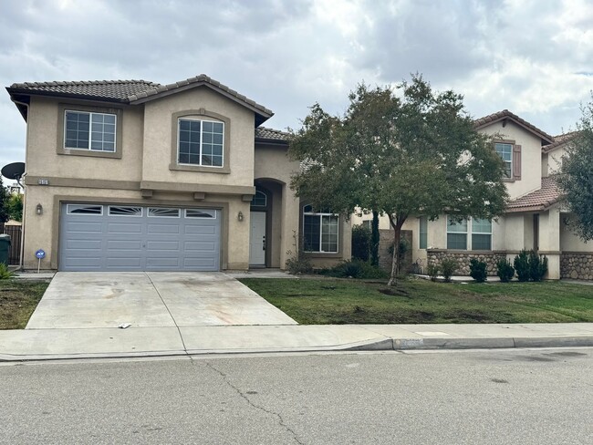 Spacious 4-Bedroom Home with Modern Comfor... - Spacious 4-Bedroom Home with Modern Comfor...