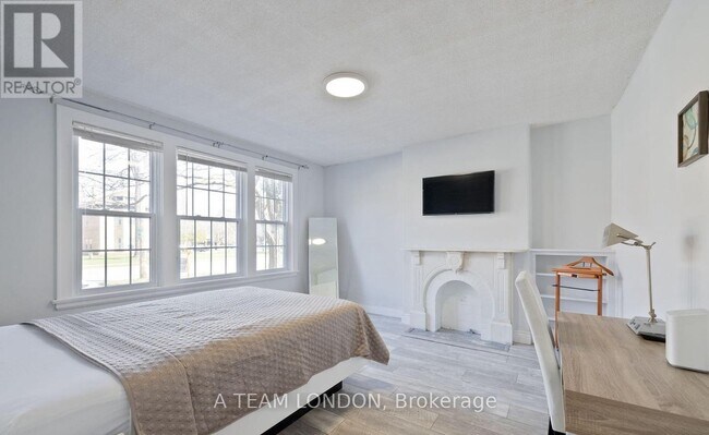 Photo - 389 Dufferin Ave Unité 1