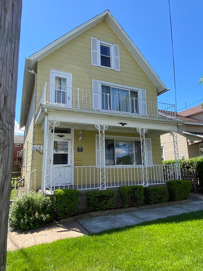 Photo - 606 E Market St Unit 2 -upper