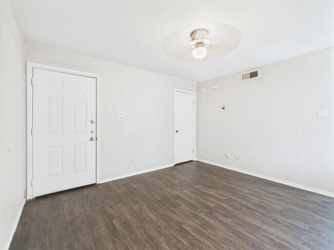 Photo - 1840 Burton Dr Unidad 141