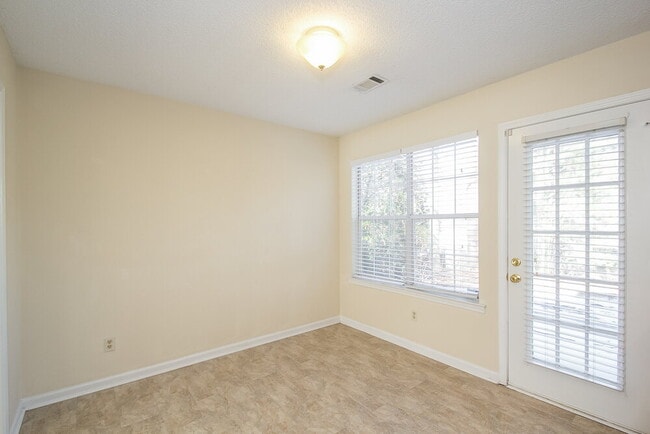 408 Streamview Ln