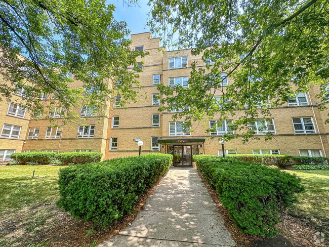 Building Photo - 5355 N California Ave Unit 409 Rental
