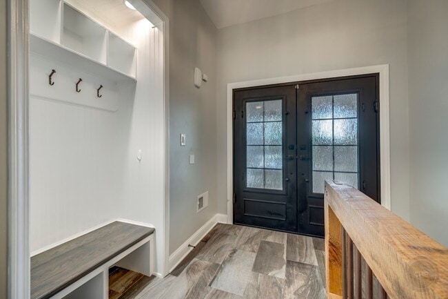 Photo - 1887 Carriage Hill Rd