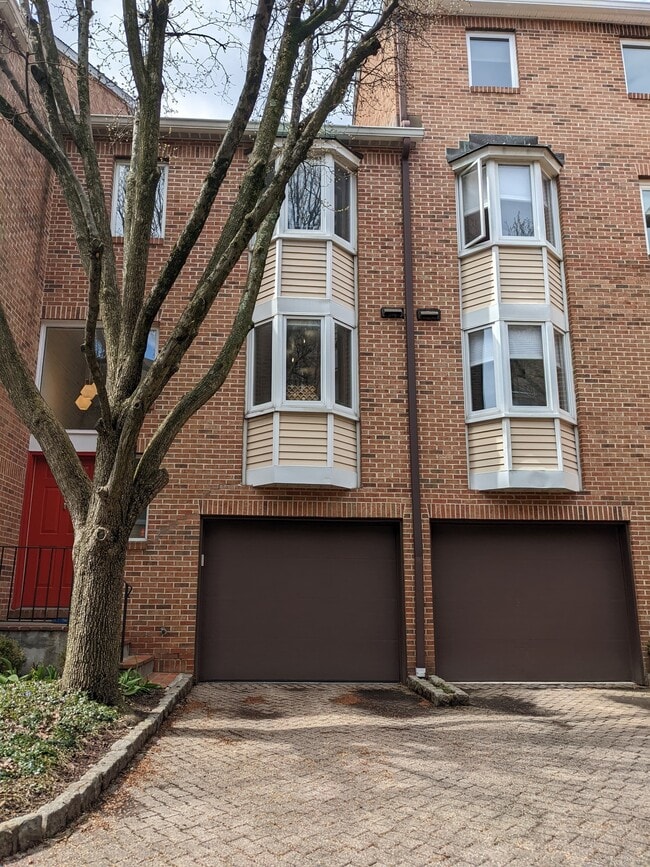 Building Photo - 102 Forest St Unit 102