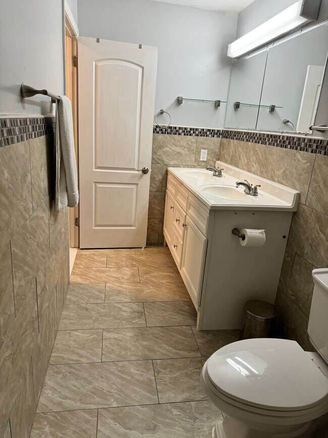 Photo - 4 Greenbriar Dr Unit 400