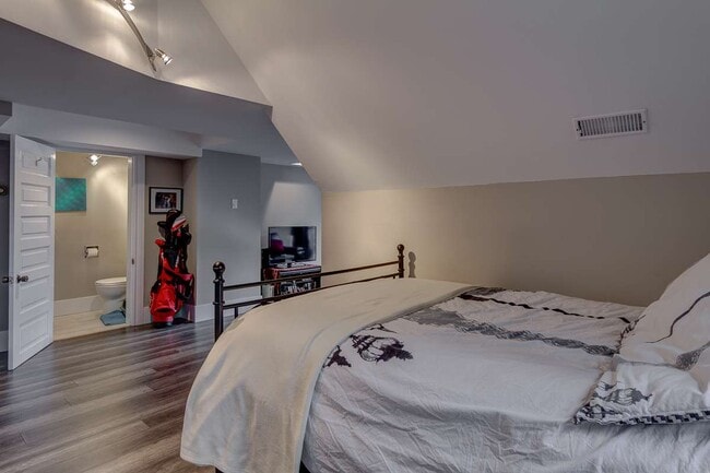 Photo - 41 Charlton Av W Unité 2-Bed Plus Den