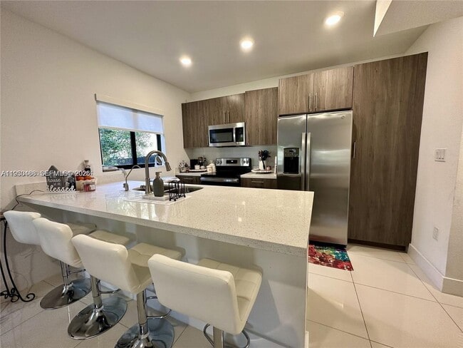 Building Photo - 306 NW 11th Ct