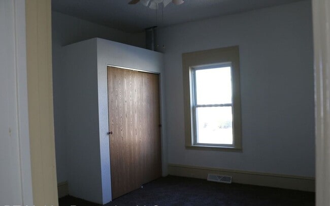 Building Photo - 307 W 9th Ave