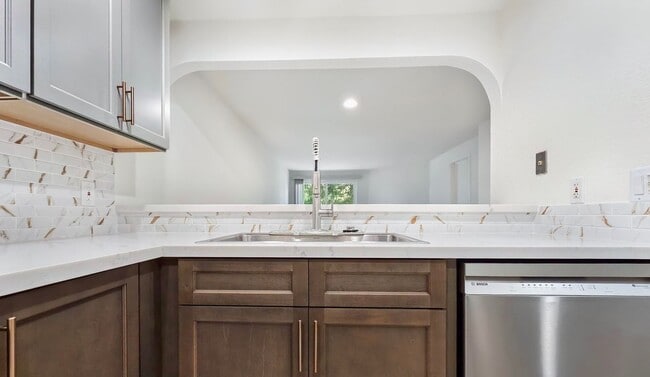 Photo - Top-Floor Corner End-Unit with Great Light Unit F304