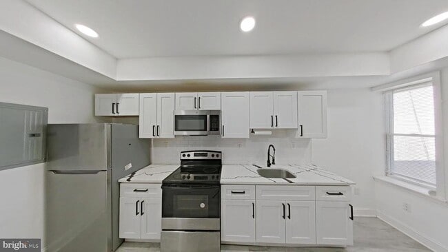Photo - 3331 N Howard St