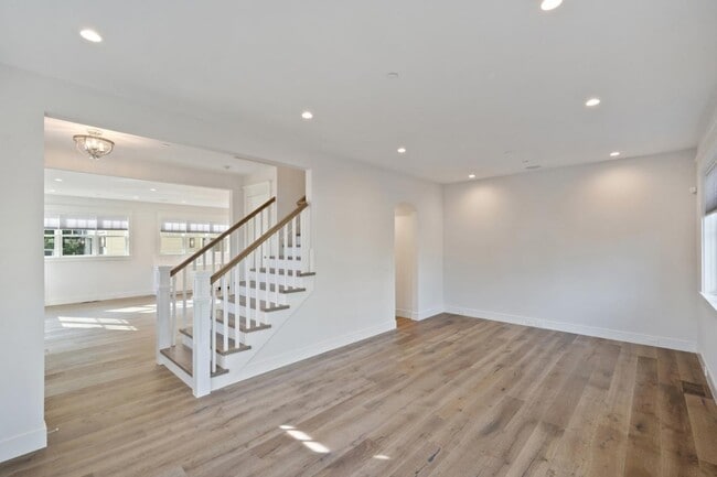 Photo - 261 E Bellevue Ave