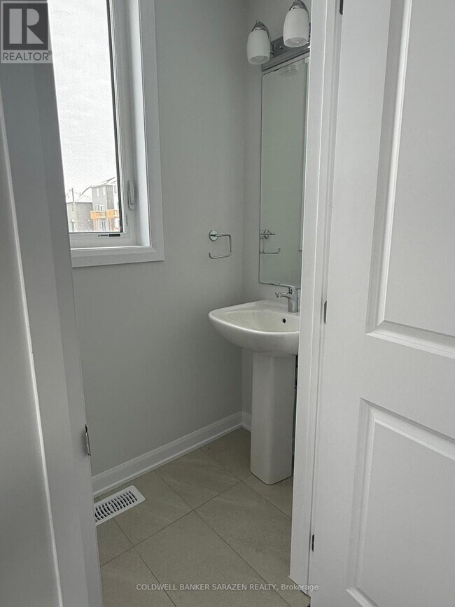 Photo - 731 Fairline Row