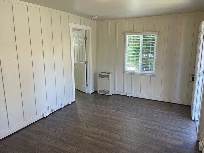 Photo - 725 Granite St