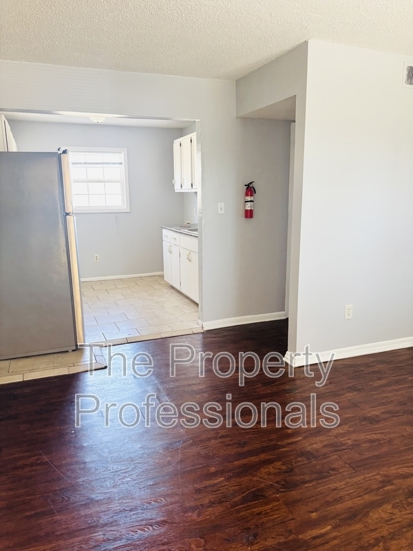 Photo - 732 Avenue F
