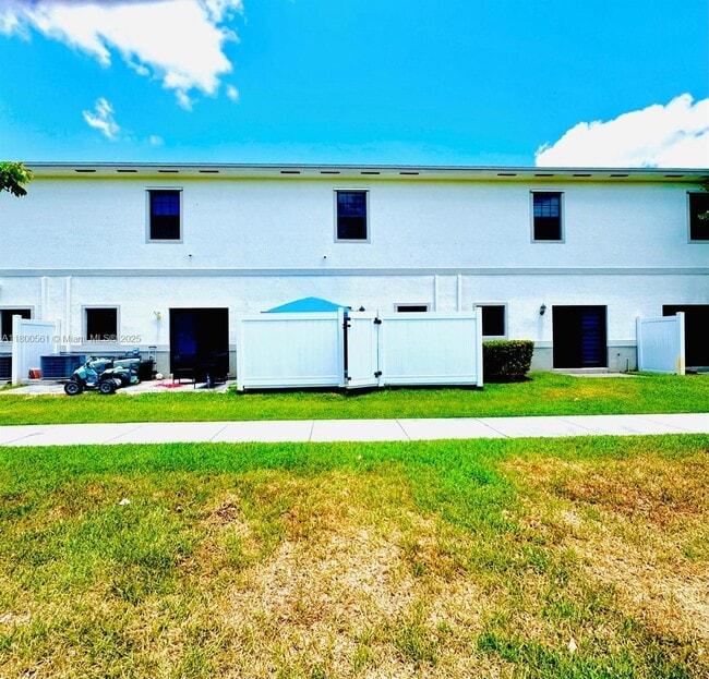 Photo - 761 SW 11th St