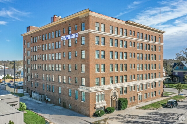 Photo - Commonwealth