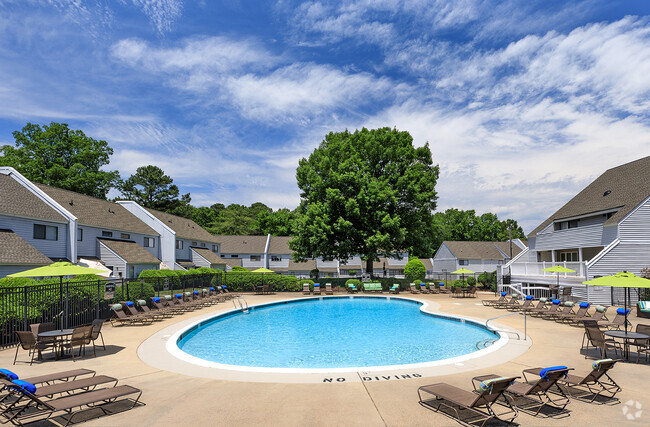 Resort-style Pool and Sundeck with Wi-Fi - Abbington Hills Rental