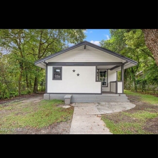 Building Photo - 922 Glencarin St Rental