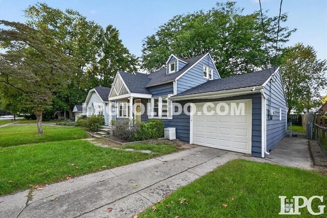 2428 Bucklew Dr