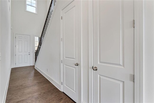 Photo - 1066 Winding Br Dr