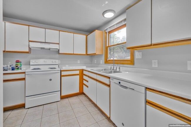 2795-2797 Saint Ann Dr. - 2795-2797 Saint Ann Dr. Apartment Unit 2795