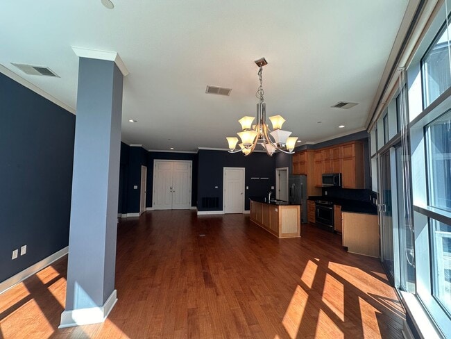 324 E Main St