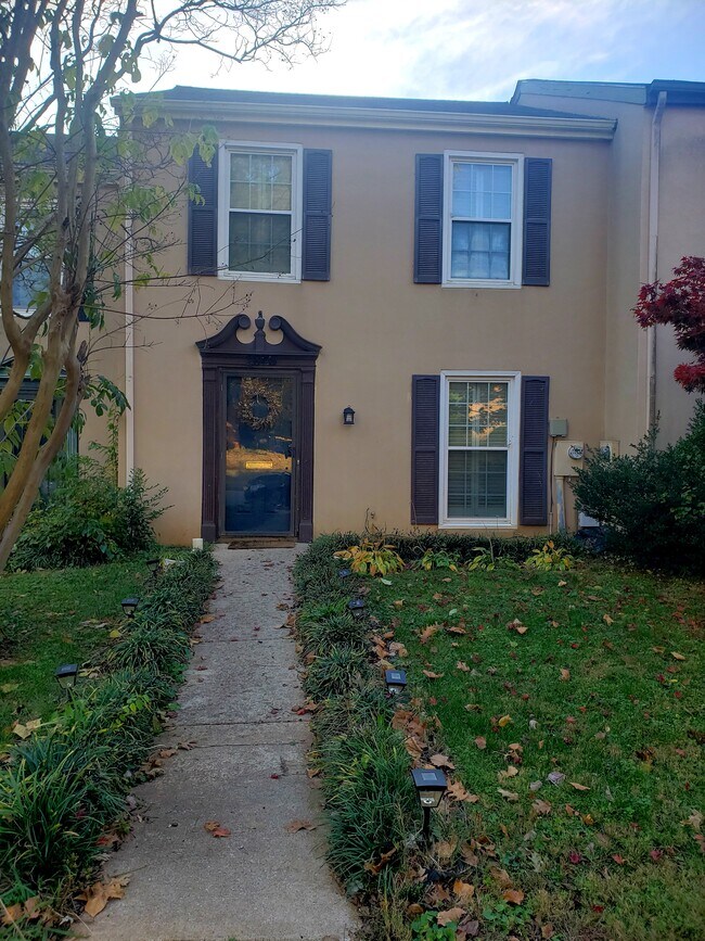 Photo - 2845 Wynterhall Rd SE