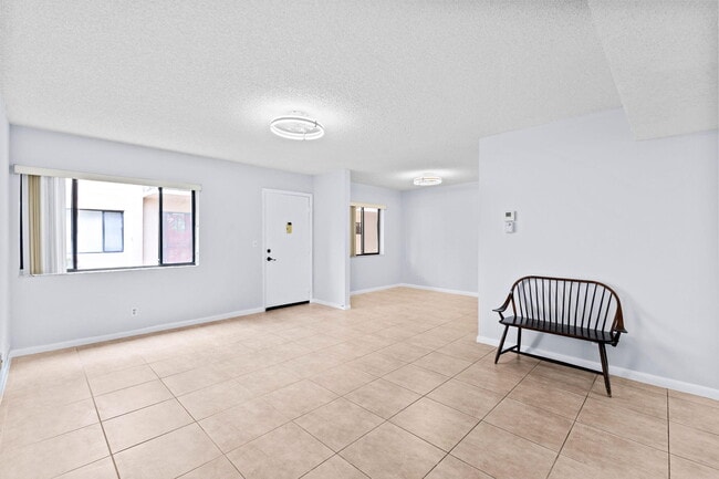 Photo - 5310 Las Verdes Cir Unidad 106