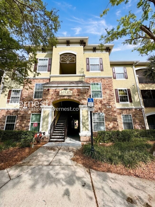 Building Photo - 10123 Courtney Palms Blvd Unit APT 301