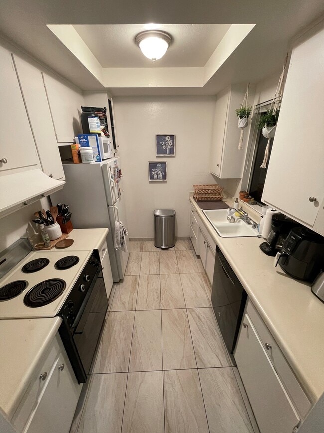 Building Photo - 2010 Ruhland Ave Unit #3 Rental