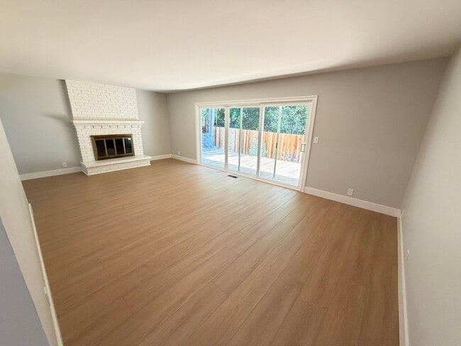 Photo - 3 Bed 2 Bath Duplex W/ Garage In Moraga