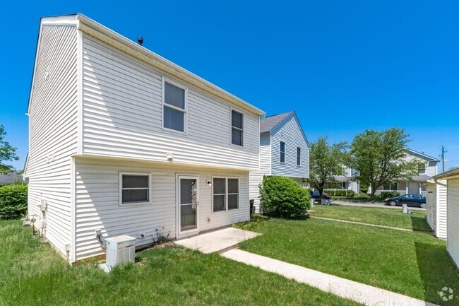 Building Photo - Spacious South Side Home with Garage!
