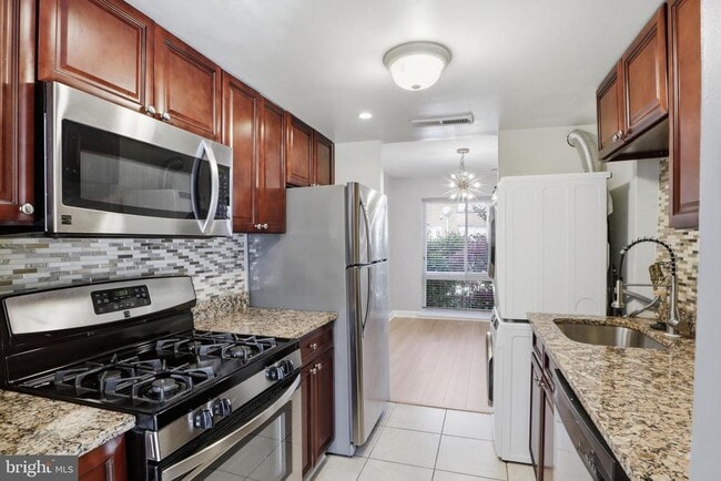 Photo - 264 N Stevenson Sq
