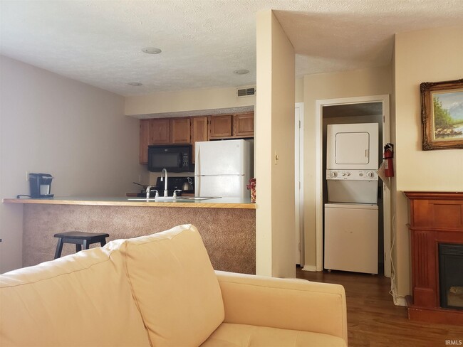 Photo - 1204 S College Mall Rd